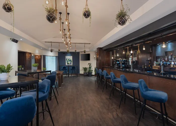 Top 4 Star Hotels in Swindon for Luxury Stays