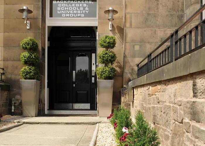 Top-Rated 3-Star Hotels in Edinburgh's Historic Heart